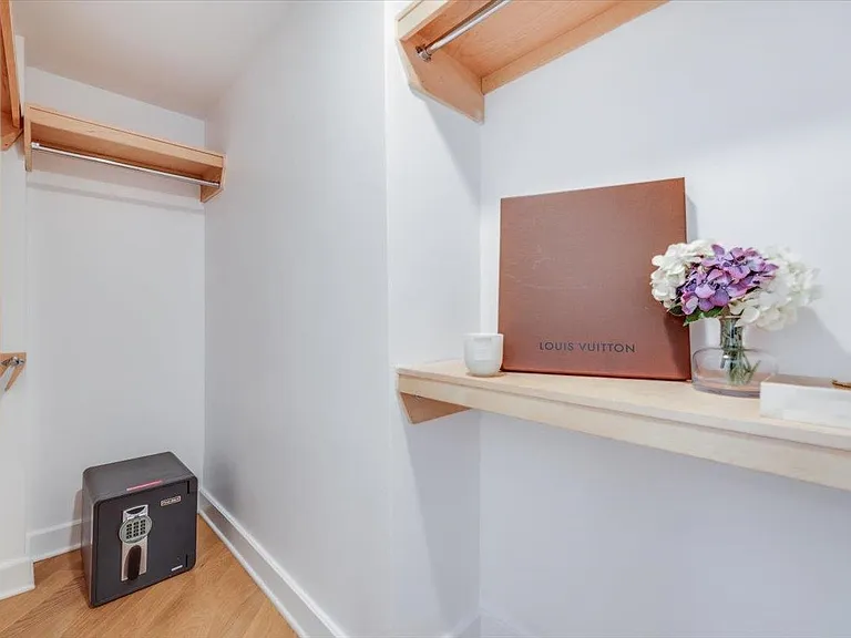 1100 Clinton St #101 — Photo 28