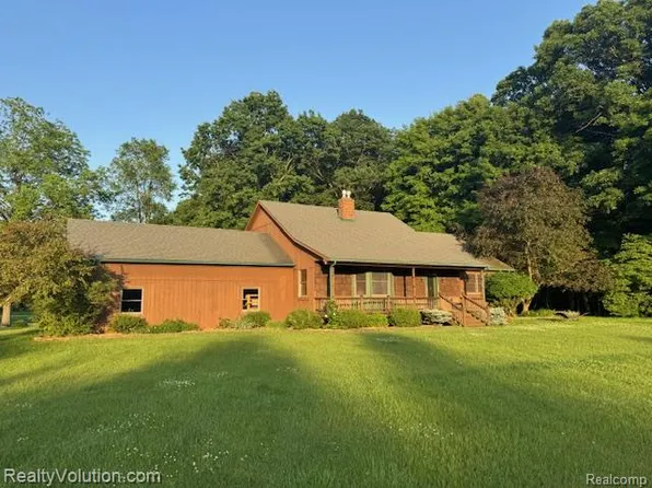 1955 Misty Meadow Ln, Lapeer, MI 48446