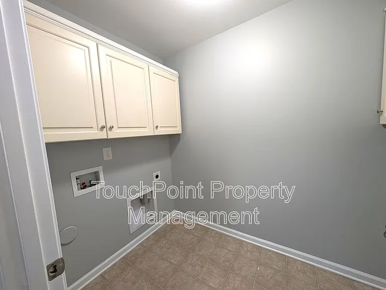 209 Weavers Glenn Pl — Photo 33