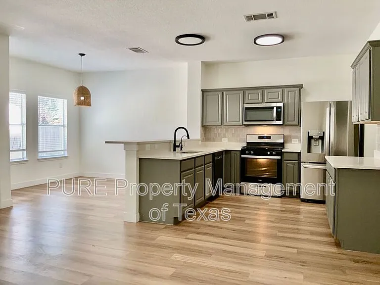 1405 Summercrest Blvd — Photo 9