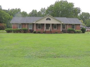 1826 Middle Rd, Eastover, NC 28312