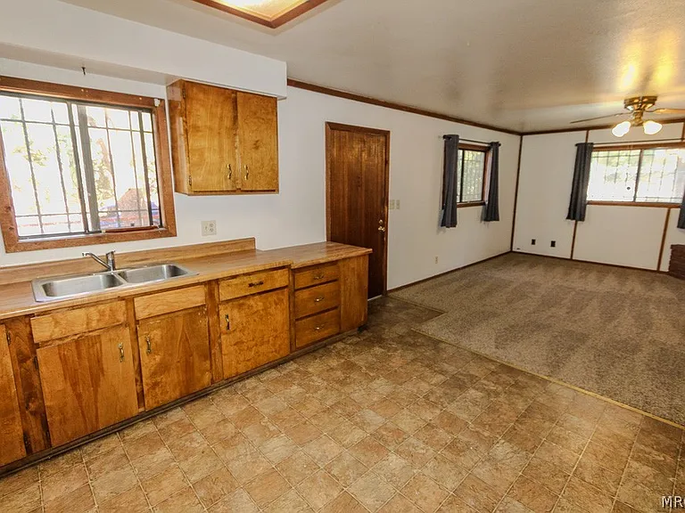 376 Santa Barbara Ave — Photo 9