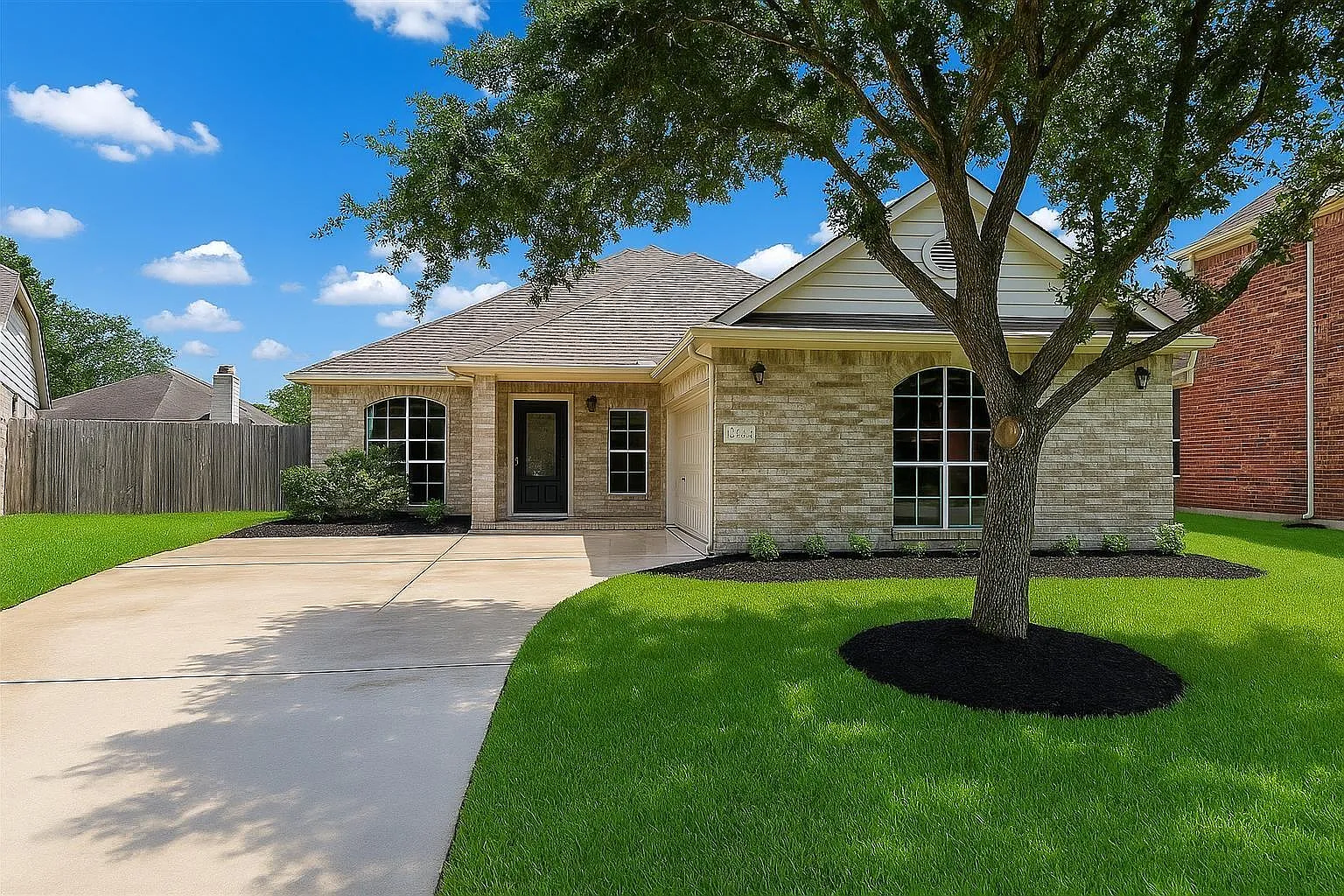 4 bed, 2.0 bath, 1904 sqft, $2,250 — Photo 1
