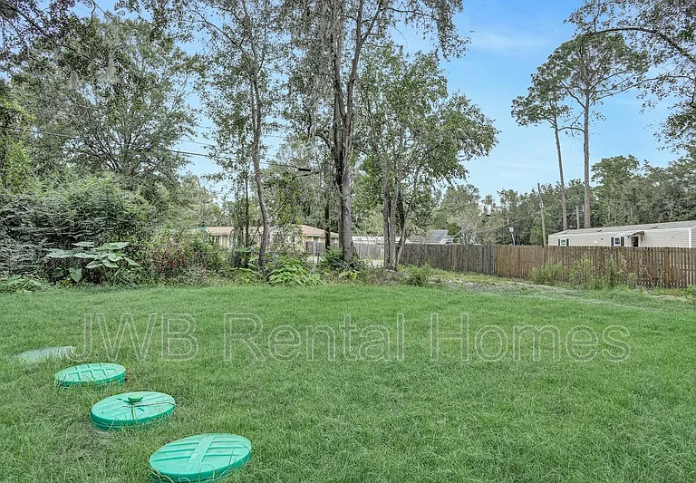 8008 W Railroad Ave — Photo 15