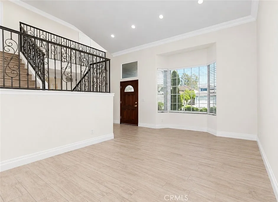 4 bed, 2.5 bath, 2248 sqft, $6,300 — Photo 2