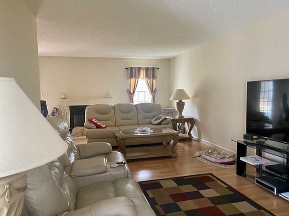 3rd image of 4714 Clairson Dr