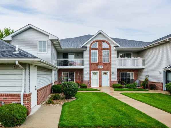 1270 Village Centre Dr, Kenosha, WI 53144