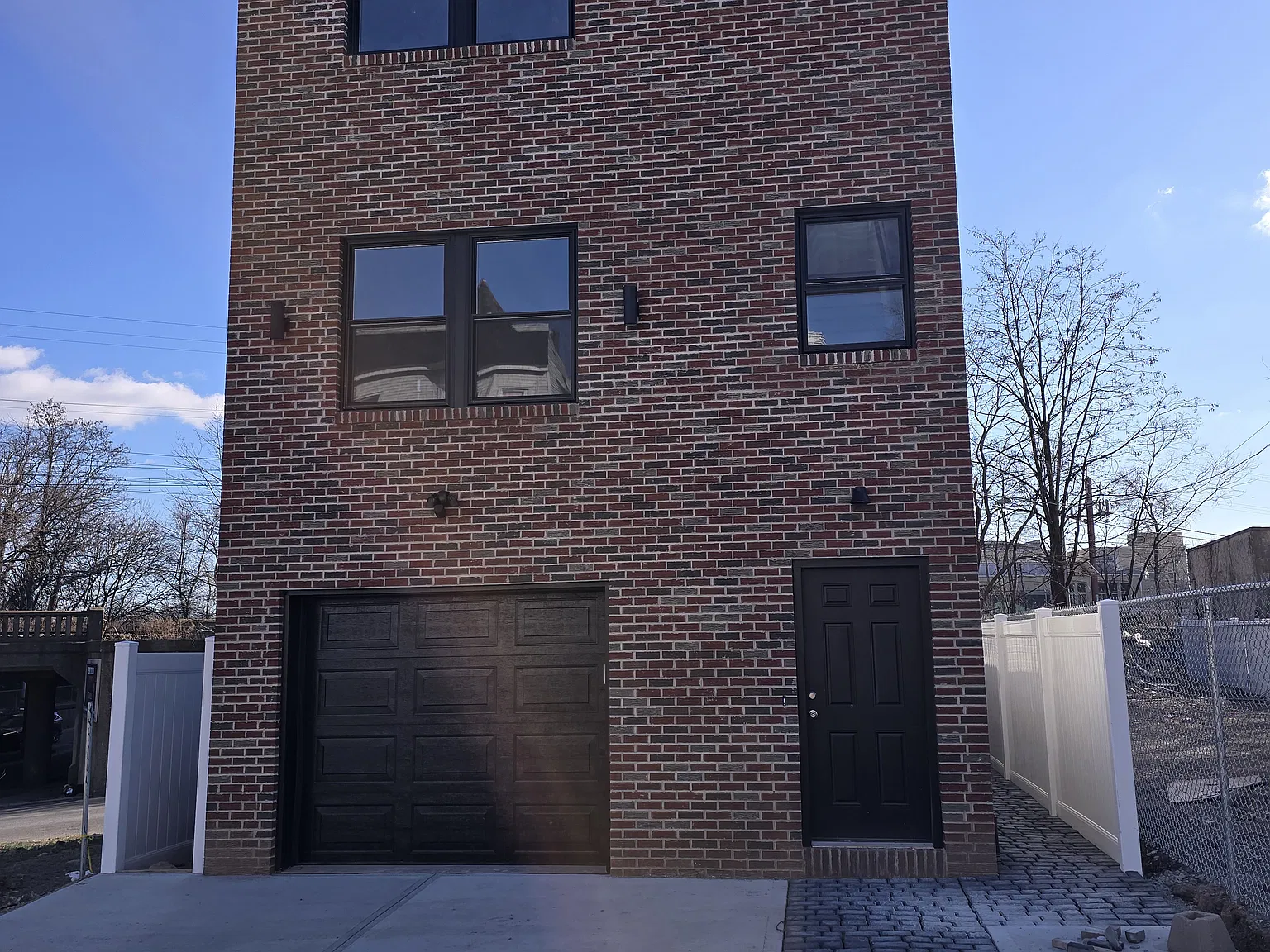 3 bed, 1200 sqft, $3,100 — Photo 1