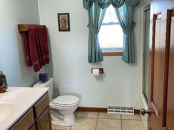 4th image of 1087 S Oak Ln