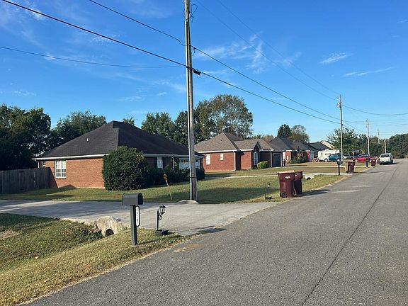 3rd image of 18163 Belmont Cir