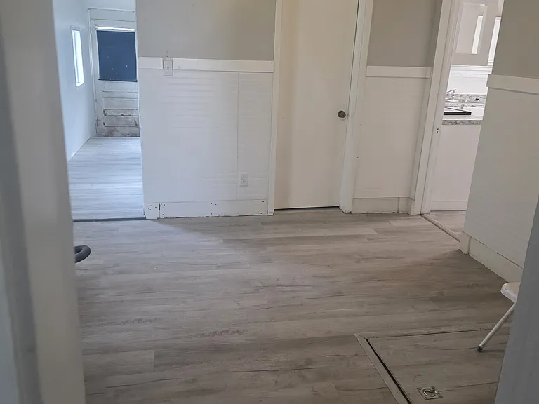 811 Elk St — Photo 8