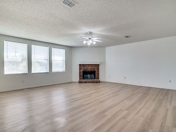 3rd image of 3468 Post Oak Dr