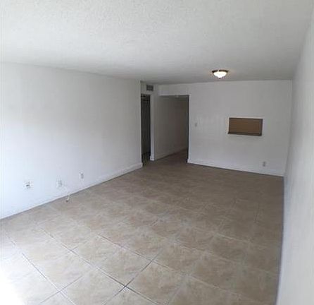 5th image of 5201 Geneva Way APT 208