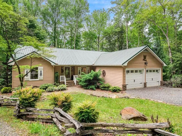 177 Lake Dr, Topton, NC 28781