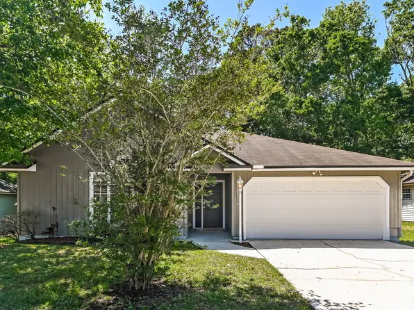 946 Long Lake Dr, Jacksonville, FL 32225