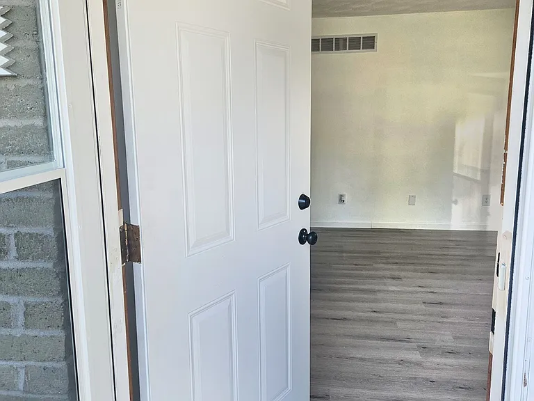 454 Hutton Ln #A — Photo 2