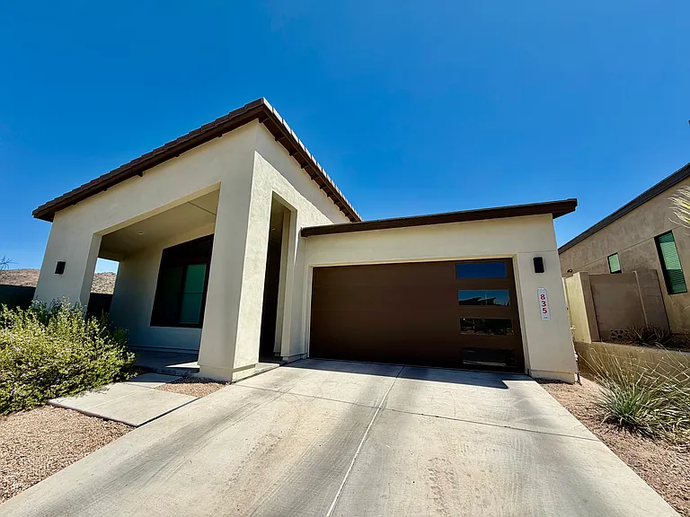835 E Hopi Trl — Photo 1