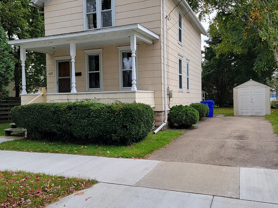 1025 W Elsie St