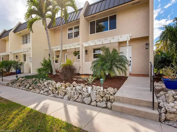 800 River Point Dr APT 541, Naples, FL 34102