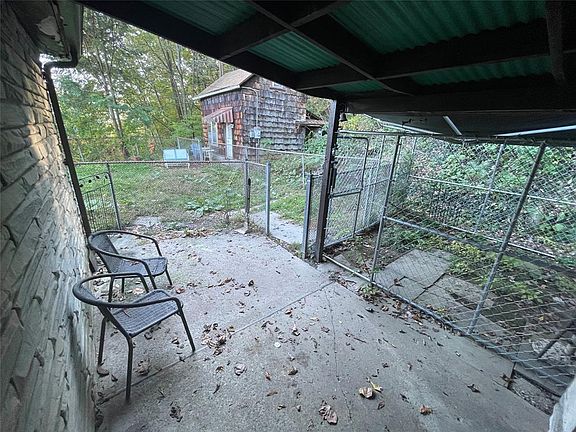 5th image of 542 Davis Ave