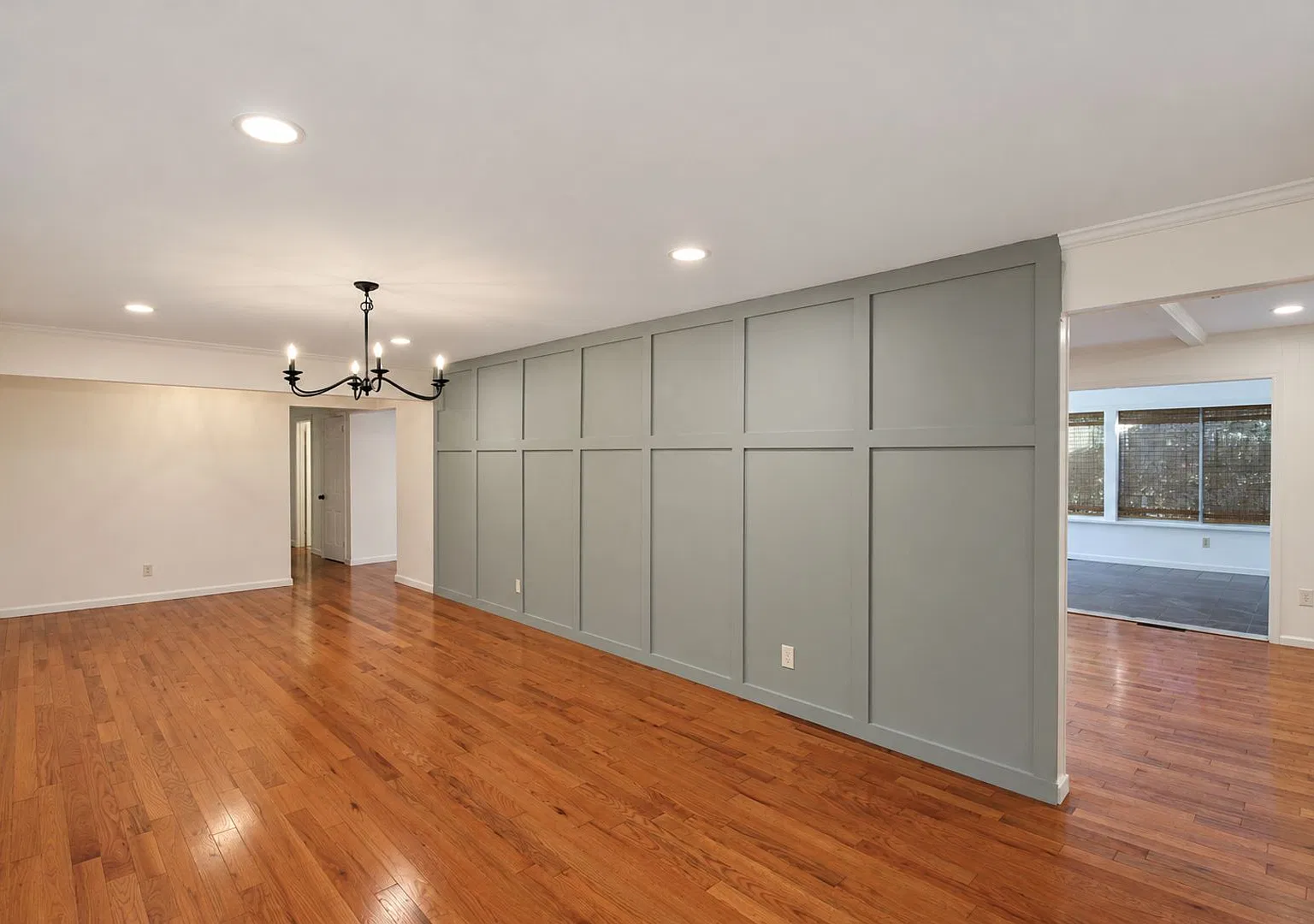 Bright 3-Bedroom Home with a Two-Car Garage & Yard — Photo 4