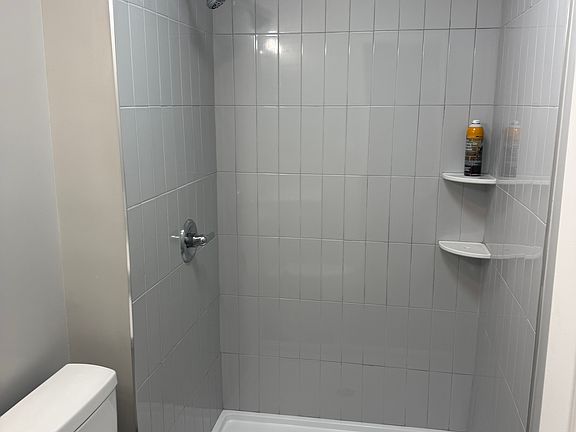 4th image of 2433 W Chaucer Dr