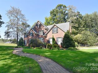214 Forest Glen Dr, Salisbury, NC 28147