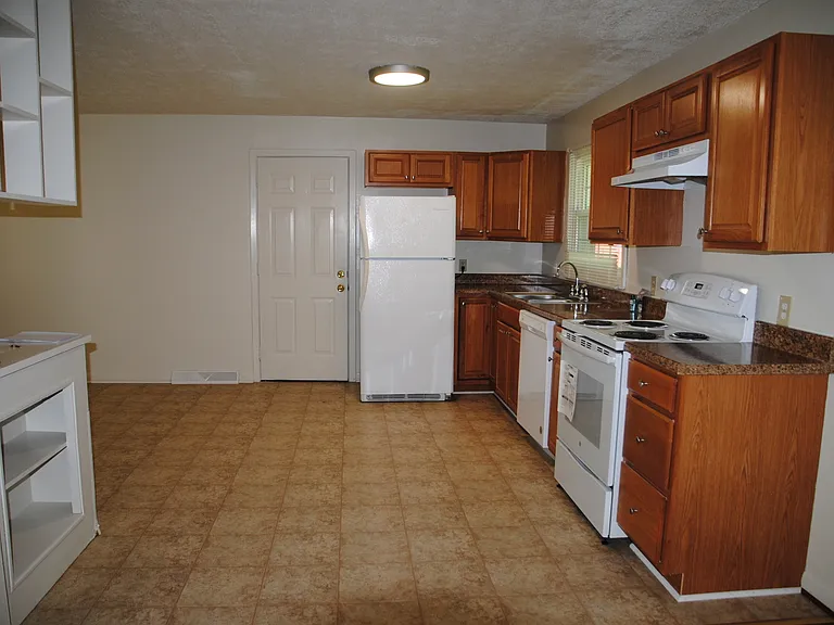 111 Walnut Dr — Photo 11