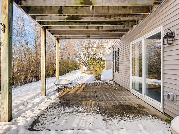 5th image of 3715 Burgundy Dr