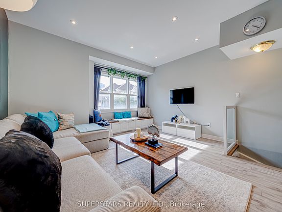 3rd image of 119 Pond Dr