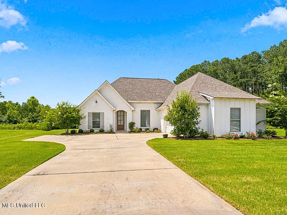 2nd image of 633 Wild Horse Ln
