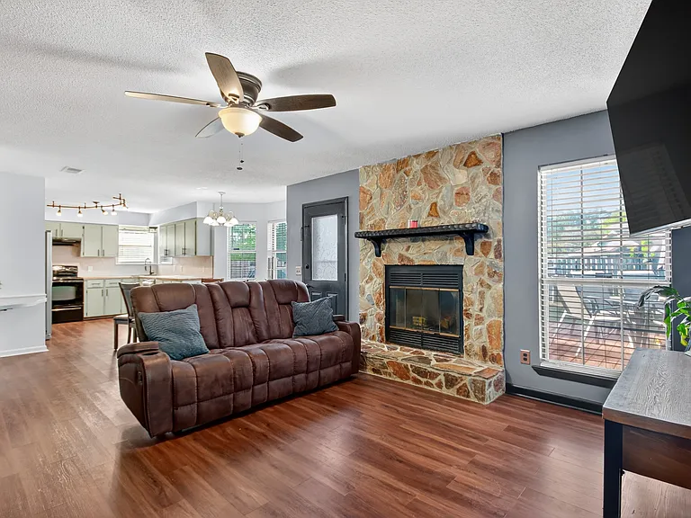 606 Windhaven Dr — Photo 10