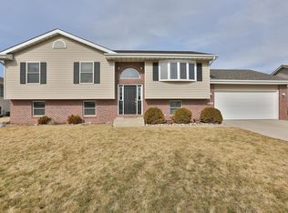 6200 136th Pl, Cedar Lake, IN 46303
