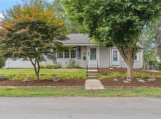 26 Winthrop St, East Providence, RI 02915