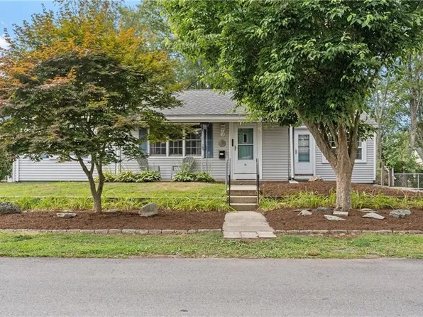 26 Winthrop St, East Providence, RI 02915