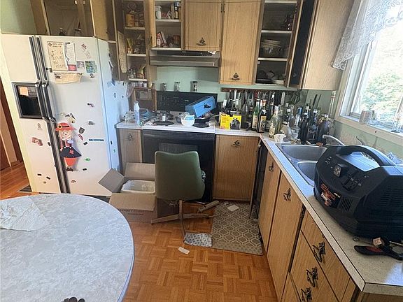 4th image of 3279 Gibbins Rd
