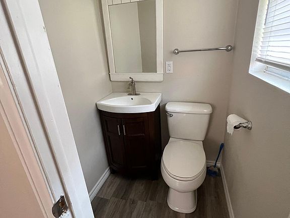 4th image of 613 Campbell St