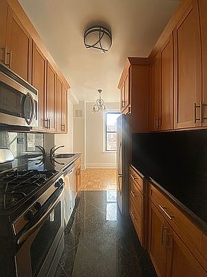 5th image of 321 W 90th St APT 8B