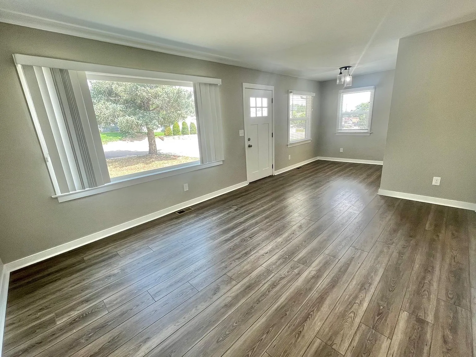 3 bed, 1220 sqft, $2,200 — Photo 2