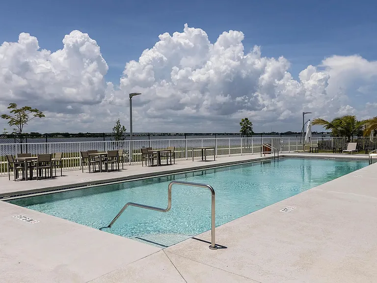 Veridian Shores Apartments Pool