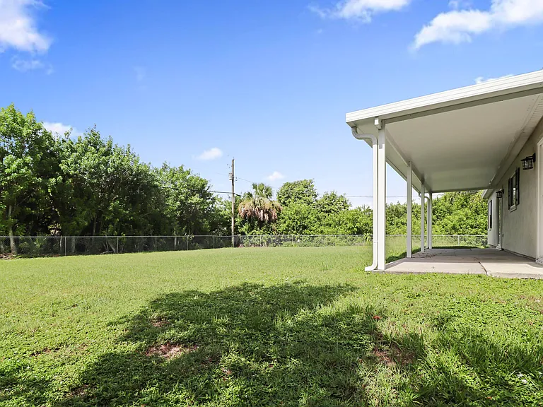 610 NW Billiar Ave — Photo 26