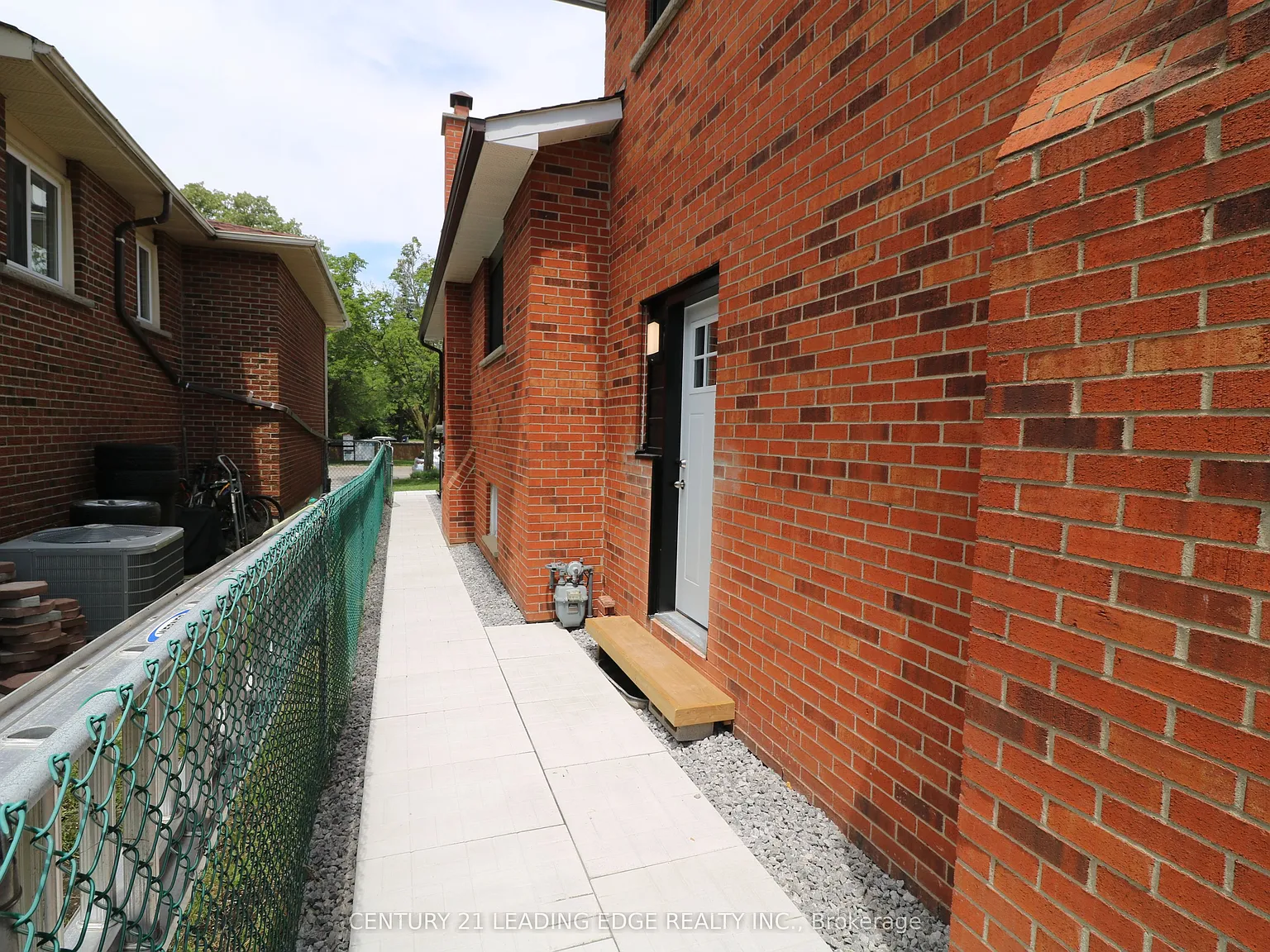 3 bed, $2,400 — Photo 4
