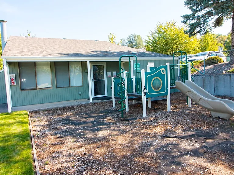 Columbia Crest Townhomes — Photo 6
