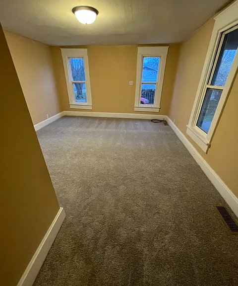 307 N Division St — Photo 14