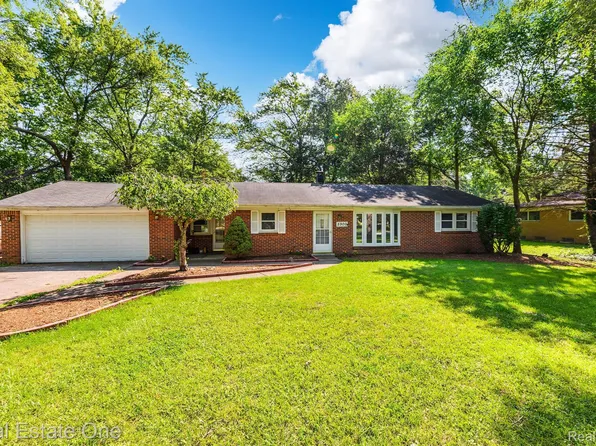 5900 Wright Dr, Troy, MI 48098