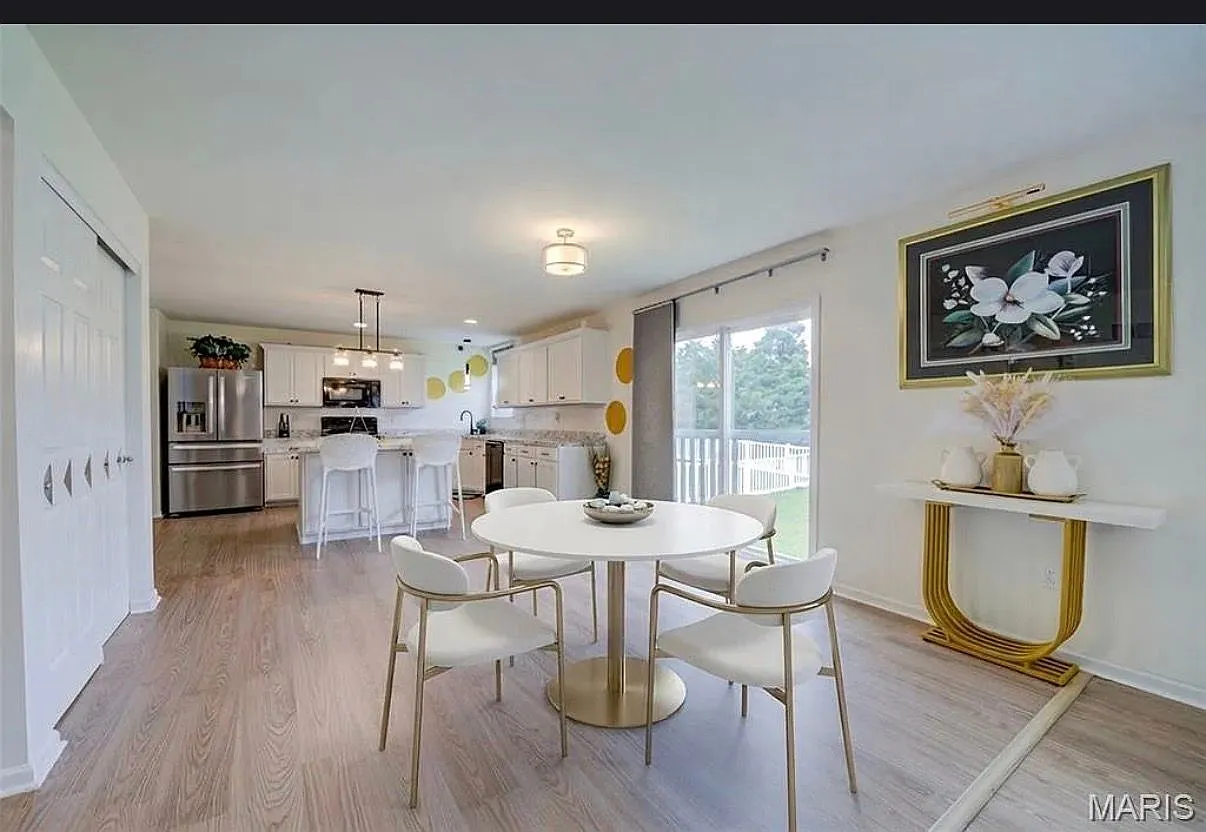 4 bed, 2.5 bath, 2800 sqft, $2,800 — Photo 3