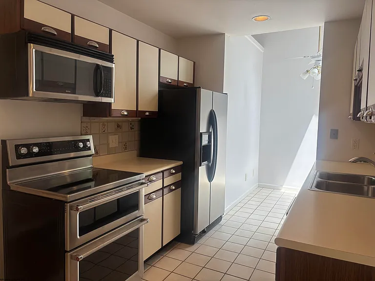 104 Lakeview Dr — Photo 10