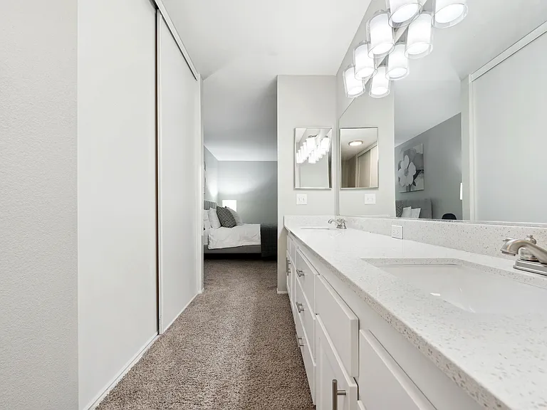 Oswego Pointe — Photo 18
