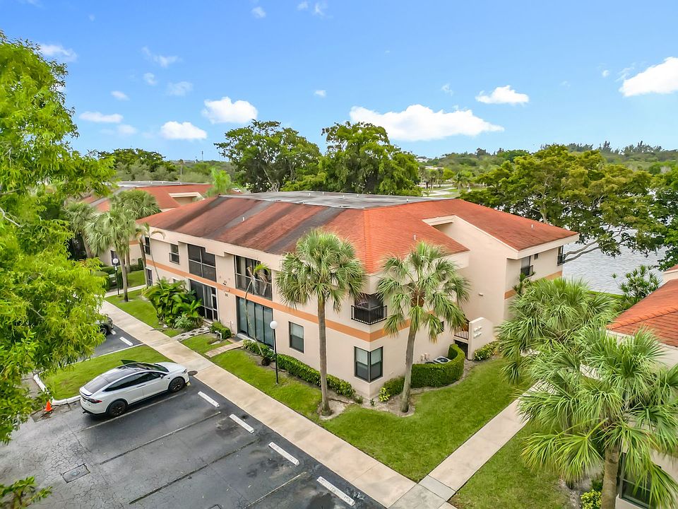 1st image of 2846 Carambola Cir S