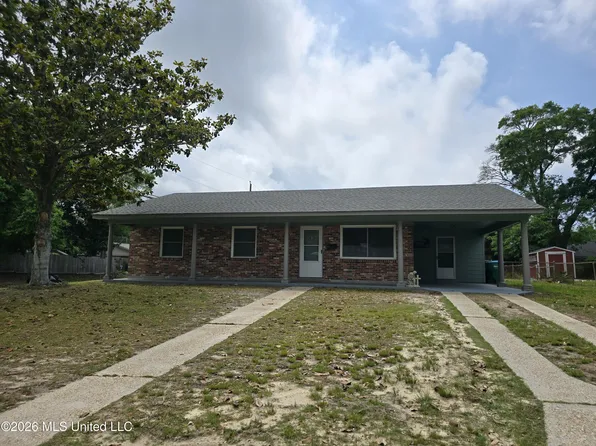 2330 Middlecoff Dr, Gulfport, MS 39507